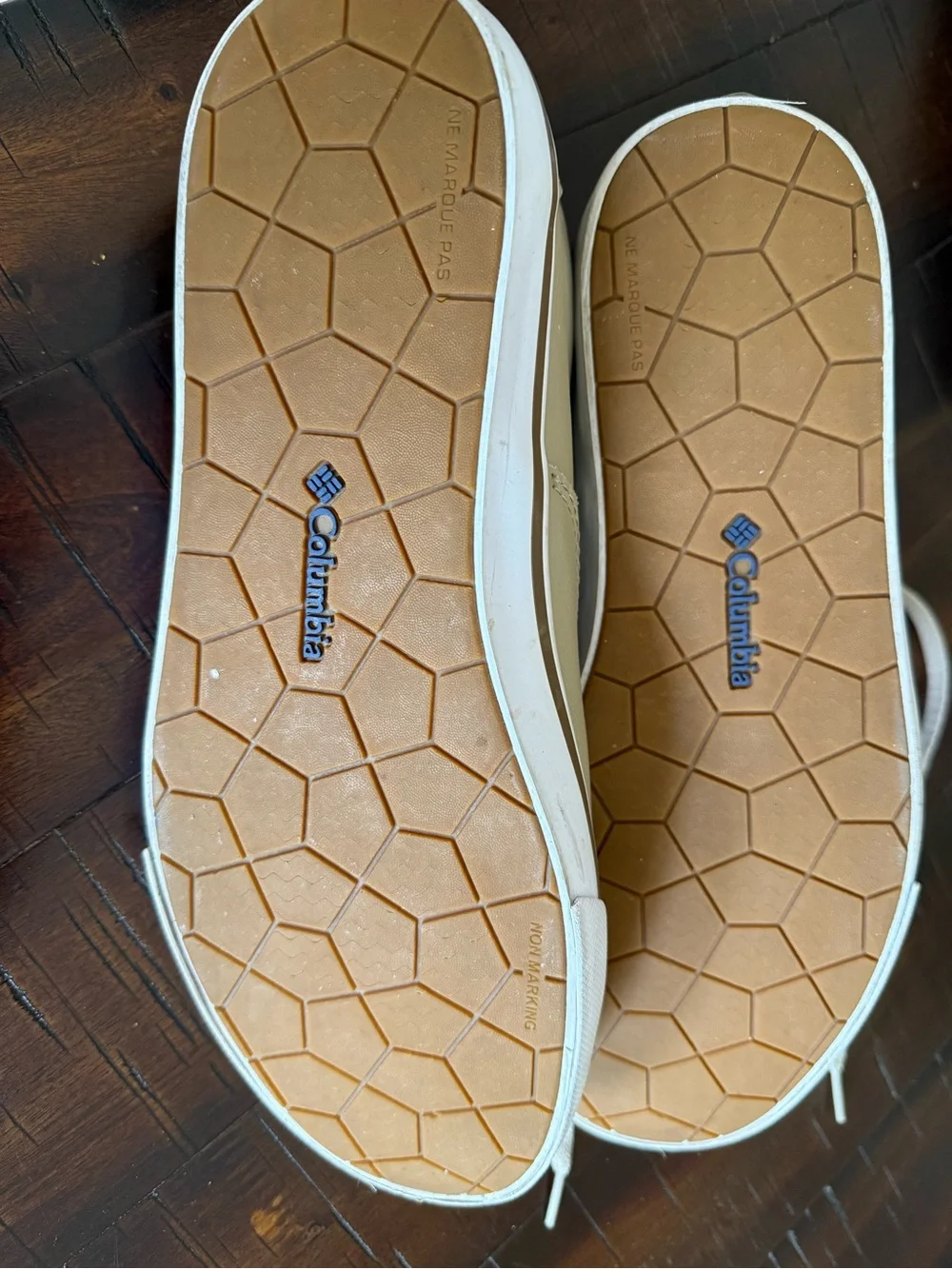 Columbia Beige Leather Low-Top Sneakers with Blue Lining
